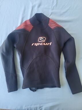 Rip Curl Kids Navy Rashguard with Red Shoulder Panels Unisex